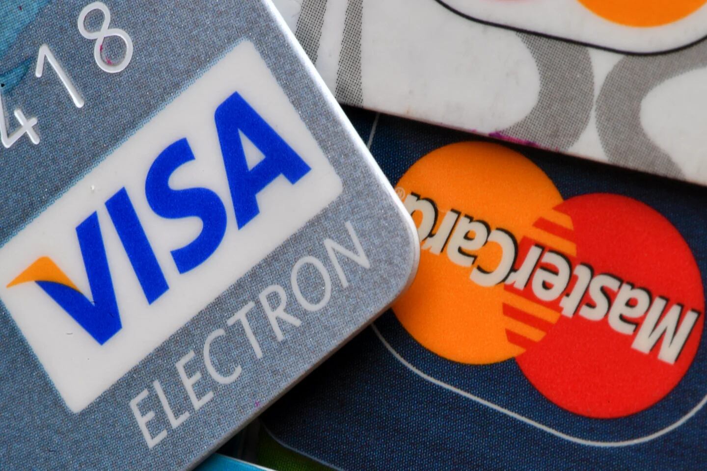 Visa y MasterCard sellaron acuerdo histórico para reducir comisiones: los comerciantes ahorrarán USD 30 mil millones