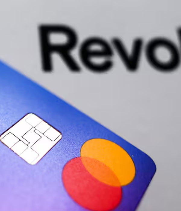 Revolut instala cajeros en España: así podrás sacar dinero en efectivo y hacer cambio de monedas en el Primavera Sound 2025.