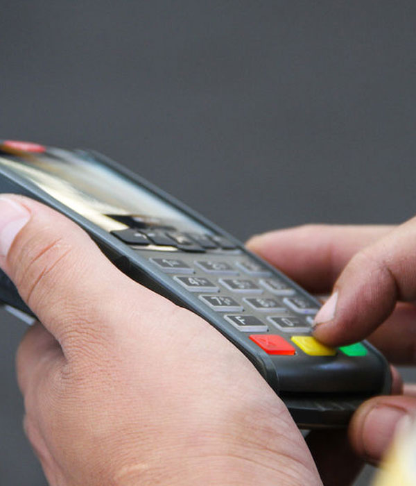 Cae uso de cheques y retiros de cajeros; transferencias y pago con débito siguen creciendo.