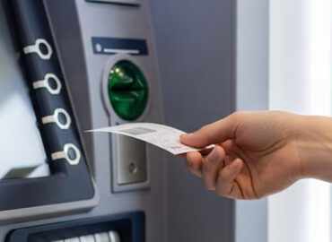 Cajeros automáticos: por qué recomiendan no imprimir el ticket después de retirar dinero.