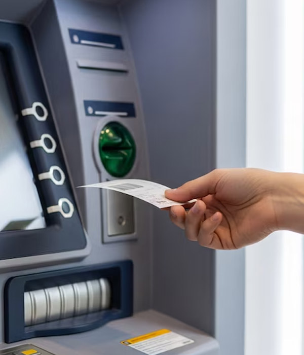Cajeros automáticos: por qué recomiendan no imprimir el ticket después de retirar dinero.